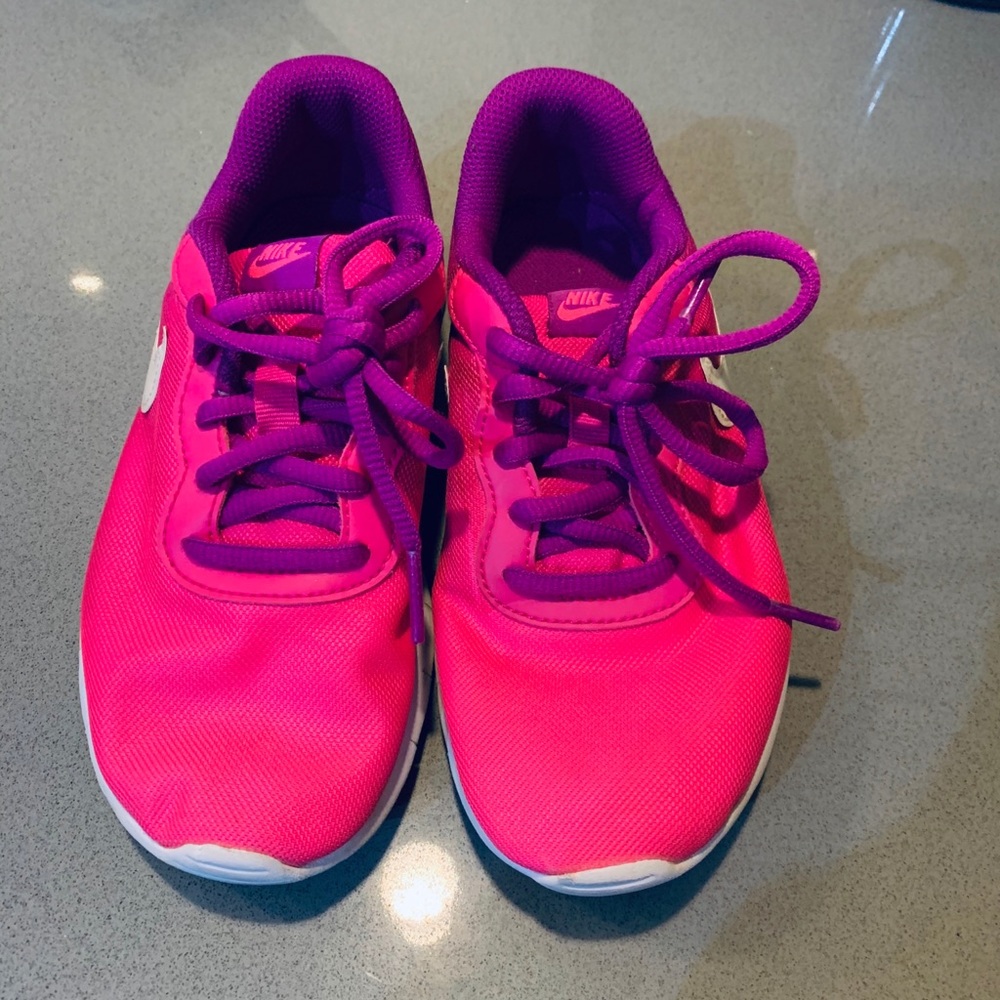 Girls Nike running shoes NWOT
